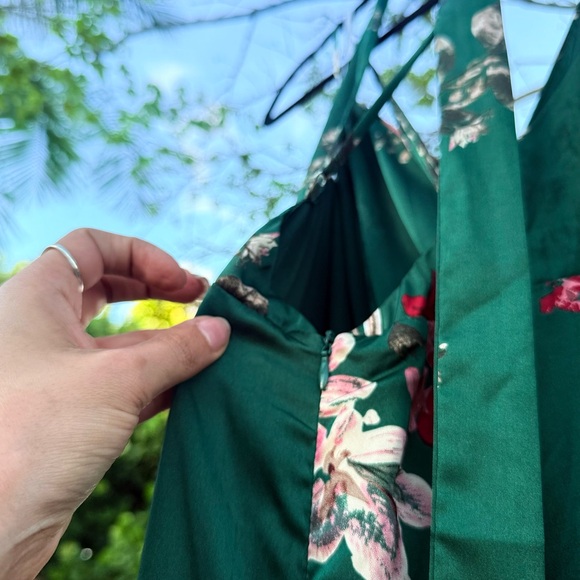 NWT LULU’S Silky Emerald Floral Maxi Slit Dress (Size M) - Picture 13 of 17